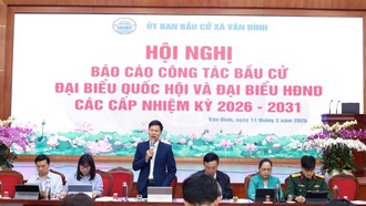 Lãnh đạo xã Vân Đình chia sẻ tại hội nghị. Ảnh: Lại Tấn