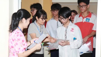 Kỳ thi tuyển sinh vào lớp 10 tại Hà Nội luôn nằm trong nhóm căng thẳng nhất cả nước, với tỷ lệ cạnh tranh cao và áp lực lớn đối với học sinh lẫn phụ huynh. 