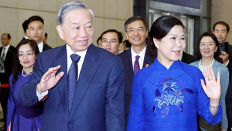 Tổng Bí thư, Chủ tịch nước Tô Lâm cùng Phu nhân tại ga Nam Ninh Đông, Thành phố Nam Ninh.