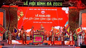 Văn nghệ chào mừng ngày hội