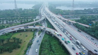 Lượng xe lưu thông ùn ứ ở nút giao thông Pháp Vân-Cầu Giẽ.