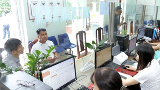 Hoạt động tại Trung tâm phục vụ hành chính công phường Vĩnh Phúc, tỉnh Phú Thọ.