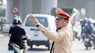 Lực lượng Cảnh sát Giao thông điều tiết, phân luồng giao thông.
