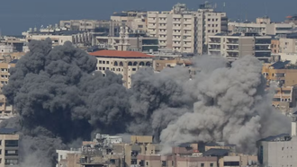 Khói bốc lên từ những toà nhà sau vụ tấn công của Israel vào khu vực Haret Hreik, phía Nam thủ đô Beirut, Liban.