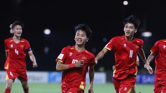 Chu Ngọc Nguyễn Lực, sản phẩm của lò đào tạo trẻ Hả Nội FC ghi bàn gỡ hòa 1-1, mở ra chiến thắng ngược của U17 Việt Nam trước U17 UAE.