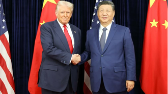 Tổng thống Mỹ Donald Trump (trái) và Chủ tịch Trung Quốc Tập Cận Bình