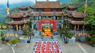 Ngày 22/5, Đại lễ Phật đản Phật lịch 2570 đã diễn ra trang nghiêm tại Sun World Fansipan Legend.