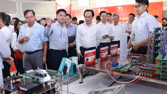 Bộ trưởng Bộ Giáo dục và Đào tạo Hoàng Minh Sơn và các đại biểu đã tham dự “Lễ ra mắt Không gian Đổi mới sáng tạo liên ngành Đại học Bách khoa Hà Nội”.