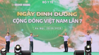 Đại diện Ban Tổ chức cùng ấn nút khai mạc Ngày Dinh dưỡng cộng đồng Việt Nam lần 7.