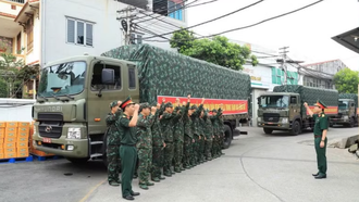 Lực lượng Hậu cần - Kỹ thuật chuẩn bị hàng hóa, lương thực, thực phẩm chuẩn bị lên đường sang Venezuela.