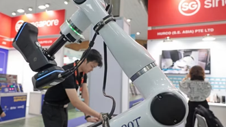 Cobot (robot hợp tác) đo 3D tự động ứng dụng công nghệ laser của Công ty V-Proud Việt Nam được trưng bày tại chuỗi triển lãm quốc tế về Công nghiệp chế tạo, Công nghiệp hỗ trợ (VietNam manufacturing Expo 2025) và Triển lãm Công nghiệp hỗ trợ Việt Nam - Nhật Bản (VietNam - Japan Supporting Industries Exhibition 2025), tháng 8/2025.