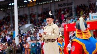 Tổng thống Mông Cổ Ukhnaagiin Khürelsükh phát biểu khai mạc lễ hội. 