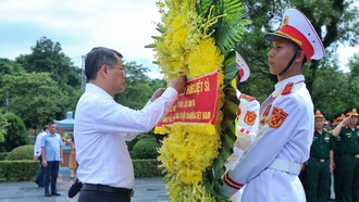 Thủ tướng Lê Minh Hưng dâng hoa tại Nghĩa trang Liệt sĩ Quốc gia A1