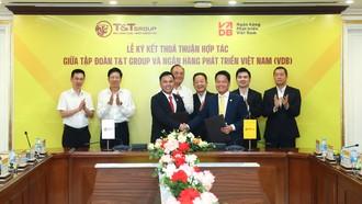 Đại diện T&T Group và Ngân hàng Phát triển Việt Nam ký kết thỏa thuận hợp tác