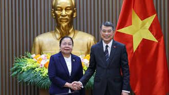 Thủ tướng Lê Minh Hưng tiếp Trưởng Ban Tổ chức Trung ương Đảng Nhân dân Cách mạng Lào Sisay Leudetmounsone. Ảnh: VGP
