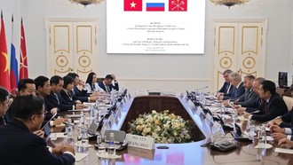 Đoàn công tác liên ngành do đồng chí Trần Đức Thắng, Ủy viên Bộ Chính trị, Bí thư Thành ủy Hà Nội làm việc với lãnh đạo thành phố St.Petersburg.