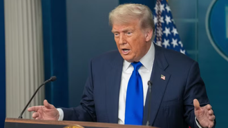 Tổng thống Mỹ Donald Trump phát biểu trong cuộc họp báo tại Nhà Trắng, Washington D.C.
