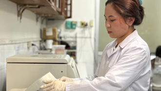 Việc được cấp học bổng sẽ giúp các sinh viên, học viên giảm áp lực tài chính, chuyên tâm hơn cho học tập và nghiên cứu.