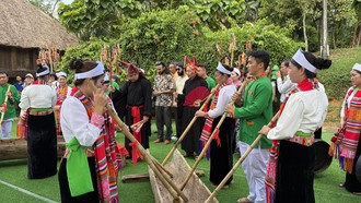 Không gian sinh hoạt truyền thống thu hút sự quan tâm của đông đảo du khách.
