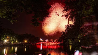 Màn pháo hoa tại khu vực Hồ Gươm.