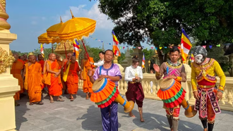 Tháng 10 mở ra cơ hội để du khách bước vào đời sống văn hóa của nhiều cộng đồng. 