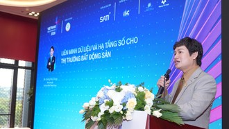 Ông Hoàng Mai Chung, Chủ tịch HĐQT Meey Group, công bố sáng kiến Liên minh Dữ liệu và Hạ tầng số cho thị trường bất động sản. Ảnh: Meey Group