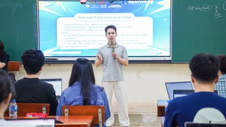 Diễn giả Nguyễn Trọng Nguyên chia sẻ kinh nghiệm thực tế về xây dựng nội dung số trước Top 12