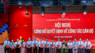 Các đồng chí trong Hội đồng Biên tập xuất bản Cơ quan Báo và Phát thanh, Truyền hình Hà Nội theo mô hình tổ chức mới. Ảnh: Huy Khánh.