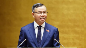 Bộ trưởng Bộ Tài chính Ngô Văn Tuấn, thừa ủy quyền của Thủ tướng Chính phủ trình bày tờ trình về 5 dự án: Luật Ngân sách nhà nước (hợp nhất); Luật Đấu thầu (sửa đổi); Luật sửa đổi, bổ sung một số điều của Luật Đầu tư; Luật sửa đổi, bổ sung một số điều của Luật Thuế thu nhập doanh nghiệp, Luật Thuế sử dụng đất phi nông nghiệp, Luật Thuế thu nhập cá nhân; Luật Trưng mua, trưng dụng tài sản (sửa đổi). 