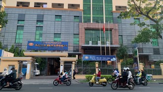 Liên kết giáo dục tại TP.HCM - Bài 7: Trường ĐH KHXH&NV “treo chứng chỉ, cấp cái gì?”