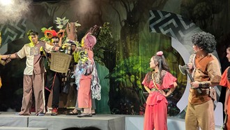 Từ người không tin vào truyện cổ tích, Nhân đã sẵn sàng chiến đấu chống lại bọn lâm tặc để bảo vệ khu rừng cổ tích - Ảnh: Minh Khang