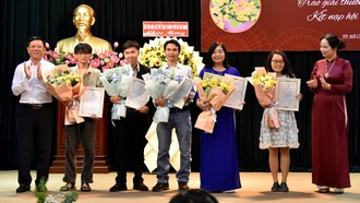 Các tác giả nhận giải thưởng hội Nhà văn TPHCM 2025