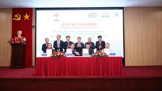 Quang cảnh lễ ký kết.