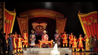 Một số cảnh diễn ấn tượng trong vở “Đức Thượng công Tả quân Lê Văn Duyệt – Người mang chín án tử” do Hoàng Duẩn đạo diễn. Ảnh: Tấn Thành – Bích Duyên