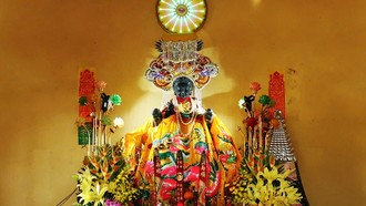 Bà Nguyên nhung Chúa Xứ. 