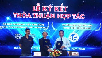 PGS.TS Lâm Nhân, Hiệu trưởng Trường Đại học Văn hóa TP.HCM (phải) ký kết thỏa thuận hợp tác với các đối tác