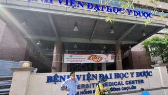 Bệnh viện Đại học Y dược TP.HCM: Vì sao mua thiết bị y tế cao hơn hàng tỷ đồng?