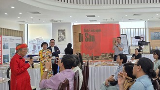 Nhà nghiên cứu Nguyễn Đình Tư tham dự tọa đàm, khuyến khích các bạn trẻ quan tâm, nghiên cứu về lịch sử, giữ gìn di sản - Ảnh: Minh Khang