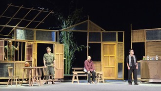 Các nhân vật đầy sức nặng tâm lý của Thanh gươm và bà mẹ.