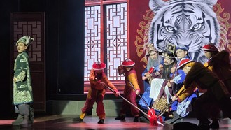 Dấu ấn về công cuộc bài trừ tham nhũng của Tả quân Lê Văn Duyệt, tiêu biểu là việc xét xử Phó tổng trấn Huỳnh Công Lý (tương truyền là cha vợ vua Minh Mạng) đã tạo nên sức hấp dẫn kỳ lạ cho nhân vật Lê Văn Duyệt trên sân khấu.