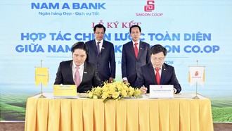 Đại diện Nam A Bank và Saigon Co.op ký kết thỏa thuận hợp tác chiến lược toàn diện