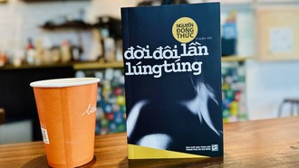 Truyện dài thứ chín trong sự nghiệp văn chương của nhà văn Nguyễn Đông Thức “Đời đôi lần lúng túng” (NXB Tổng Hợp TP.HCM ấn hành). Ảnh: Trung Nghĩa