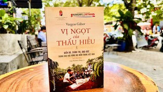 Cuốn sách Vị ngọt của sự thấu hiểu được xuất bản với sự hỗ trợ từ Tổng lãnh sự quán Hungary tại TPHCM. Ảnh: Trung Nghĩa