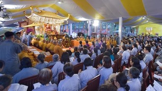 Lễ cầu siêu tại công viên Lê Thị Riêng năm 2025