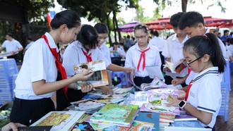 TP.HCM: Trao tặng 550 đầu sách tại Nhà lưu niệm Anh hùng Võ Thị Sáu 