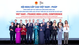 Diễn đàn cấp cao với sự tham dự của lãnh đạo Đảng, Nhà nước, Chính phủ; lãnh đạo các ban, bộ, ngành Trung ương; Bộ Y tế Việt Nam; Đại sứ quán Cộng hòa Pháp tại Việt Nam; đại diện Tổ chức Y tế Thế giới (WHO), Quỹ Nhi đồng Liên Hợp Quốc (UNICEF); các chuyên gia, nhà khoa học, Công ty Vắc xin Việt Nam (VNVC) và Tập đoàn Dược phẩm Sanofi.