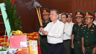Tổng Bí thư, Chủ tịch nước Tô Lâm thành kính dâng hương trước vong linh các liệt sĩ