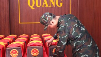 Hài cốt liệt sĩ được quy tập vào Nhà truyền thống tại Công viên Lê Thị Riêng có một phần đóng góp của các nhân chứng