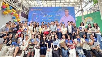 Đông đảo bạn đọc dự chương trình giao lưu ra mắt sách Thế giới không nợ bạn cuộc đời rực rỡ của Phạm Minh Mẫn tại Đường Sách TP.HCM ngày 9/8/2026. Ảnh: QUỲNH MY