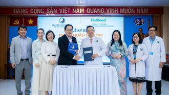Đại diện hai bên ký kết biên bản ghi nhớ hợp tác sáng ngày 9.10.2026 